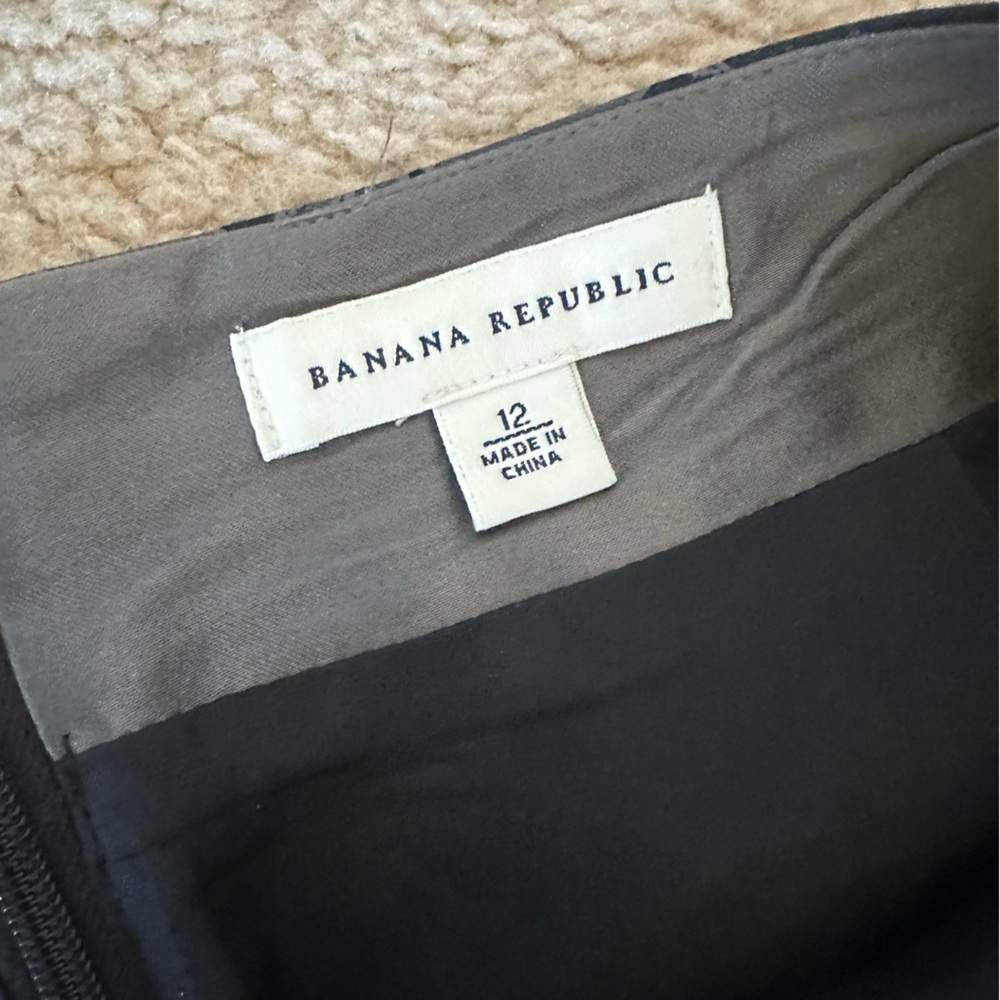 Banana Republic Elegant Black and Gray Pencil Skirt - Picture 2 of 3